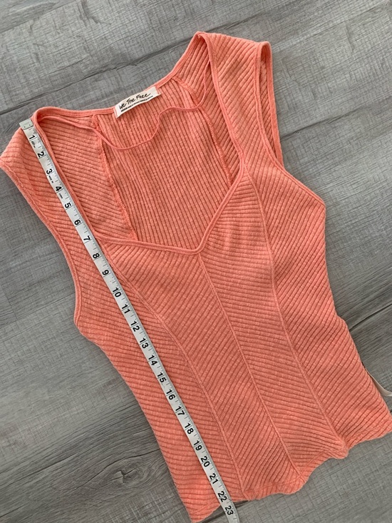 We The Free Coral/Peach Ribbed V-Neck Tank Top, size M. - Picture 9 of 12